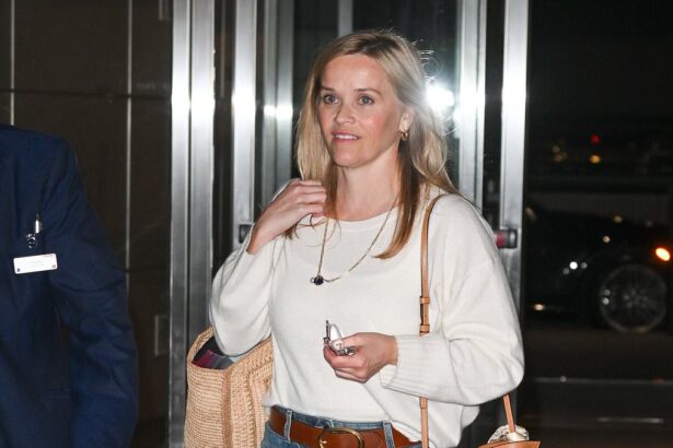 makeup free reese witherspoon 49 looks much younger than her years while dressed down in nyc 687165d2ac593