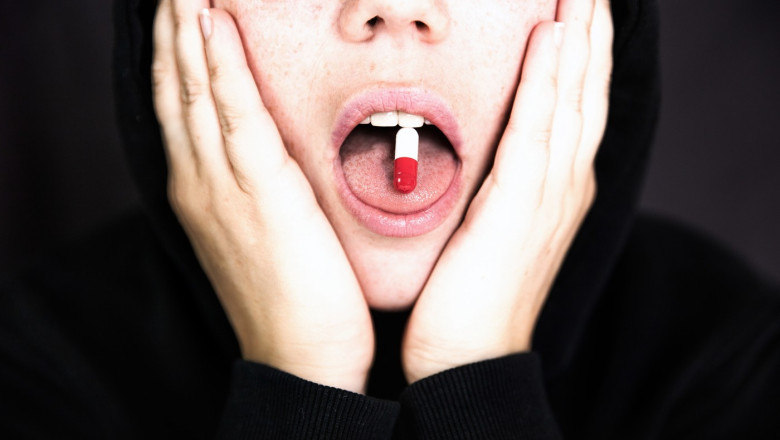 Medic psihiatru: România, o națiune confruntată cu riscuri majore în consumul de droguri. Ce substanță provoacă cele mai rapide dependențe? 1 medic psihiatru romania a devenit o tara de consum de droguri de mare risc care e substanta care da cel mai usor dependenta 68717bcbd1d2d