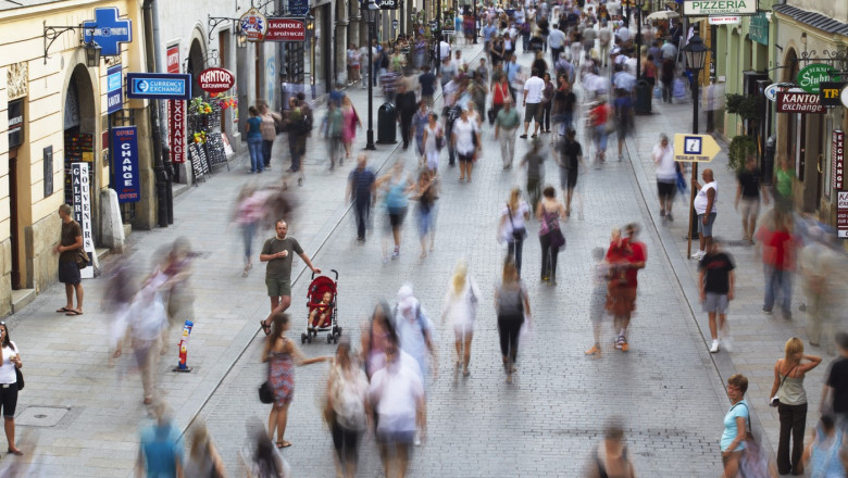 Beneficiile mersului pe jos: câți pași trebuie să facem zilnic pentru a ne proteja sănătatea? 1 mersul pe jos poate preveni boli grave cati pasi sunt recomandati pe zi pentru a reduce riscurile de sanatate studiu 68890ea49d300