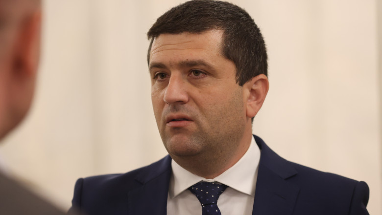 Ministrul Economiei lansează un avertisment către șefii companiilor de stat: „Unii și-au întărit contractele. Am dovezi împotriva lor.” 1 ministrul economiei ii avertizeaza pe directorii companiilor de stat unii si au betonat contractele am ac de cojocul lor 686648d515e92