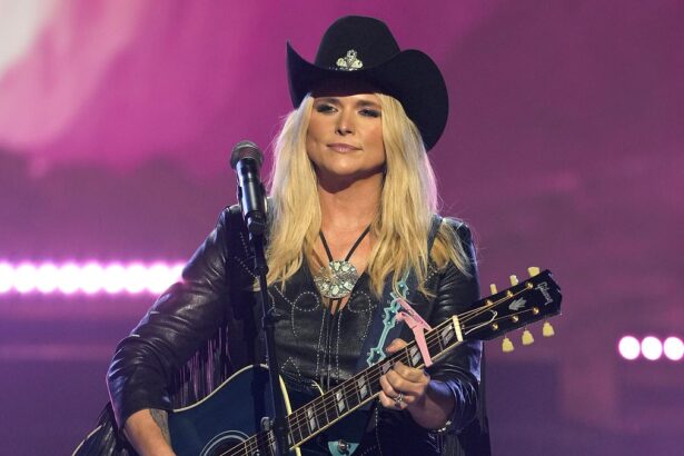 miranda lambert reveals shock family death of look alike bandmate in emotional tribute 6875602e91a0e