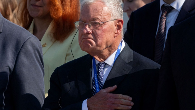 Revelația emisarului lui Trump, Keith Kellogg, despre tehnologia occidentală descoperită în dronele și rachetele rusești. 1 momentul in care emisarului lui trump keith kellogg i s au aratat componente occidentale gasite in dronele si rachetele rusesti 687a428a35d1b