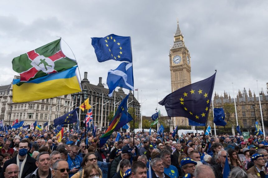 Cetățenii din Franța, Germania, Italia și Spania ar susține întoarcerea Marii Britanii în Uniunea Europeană, conform unui sondaj. 1 most people in france germany italy and spain would support uk rejoining eu poll finds 6873a1e71bb9e