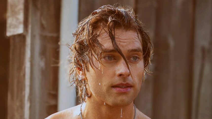 Fugă, Zac Efron! Fanii Netflix sunt în extaz pentru noul cuceritor care joacă alături de Miranda Cosgrove într-o comedie romantică. 1 move over zac efron netflix fans go wild over new hunk starring in a rom com with miranda cosgrove 6876d16189b6f