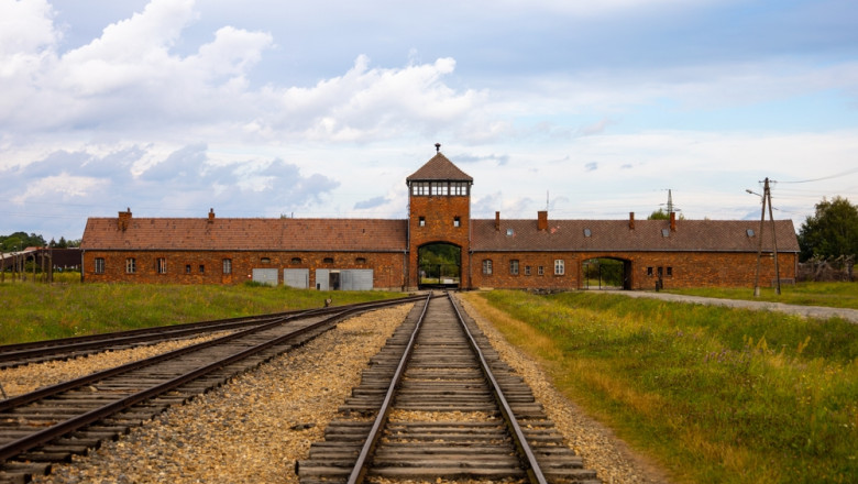 Muzeul Auschwitz introduce o platformă digitală dedicată combaterii negării Holocaustului în mediul online 1 muzeul fostului lagar de la auschwitz lanseaza un instrument online pentru combaterea negarii holocaustului pe retelele sociale 688b4789c7283