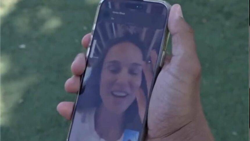 Fiul mai puțin cunoscut al Nataliei Portman, în vârstă de 13 ani, o cheamă pe mamă să-l ajute să impresioneze un star de YouTube. 1 natalie portmans rarely seen son 13 calls in mom to impress youtube star 6863103495c29