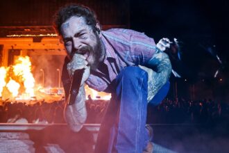 newly single post malone suffers beer fueled onstage blunder after tough split from girlfriend 6863f149b329c