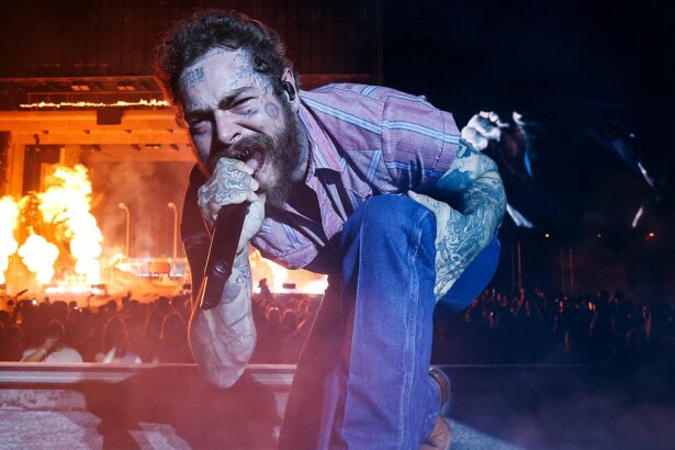 newly single post malone suffers beer fueled onstage blunder after tough split from girlfriend 6863f149b329c