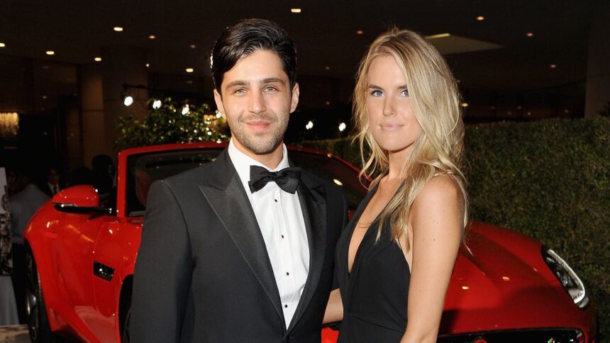 Josh Peck, vedeta Nickelodeon, și soția sa sărbătoresc venirea pe lume a celui de-al treilea copil și dezvăluie un nume cu totul neobișnuit pentru micuțul lor. 1 nickelodeon star josh peck and wife announce birth of third child and reveal newborns very unusual name 686682276f079