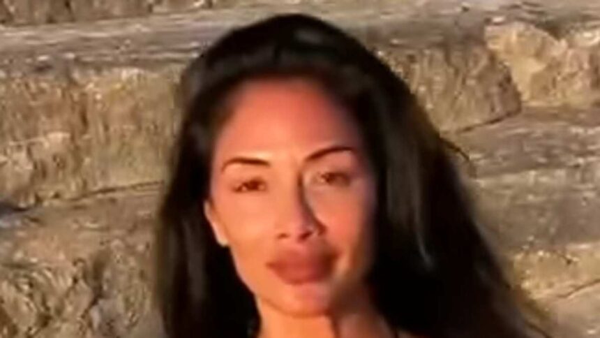 Nicole Scherzinger strălucește la 47 de ani, etalându-și trupul de invidiat cu ocazia aniversării sale. 1 nicole scherzinger looks fabulous at 47 as she shows off her incredible bikini body to celebrate birthday 686387d40baca