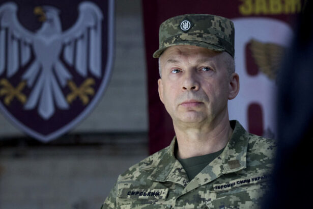 oleksandr sirski comandantul fortelor armate ale ucrainei 60 de ani sa ma retrag pot sa fac 100 de flotari fara sa ma opresc 68870a6bcd6fc