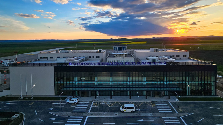 Opt pasageri în trei luni la aeroportul din Tulcea, dar conducerea continuă să angajeze 1 opt calatori in trei luni pe aeroportul din tulcea asta nu i opreste pe sefi sa faca angajari 688bb42c24e7c