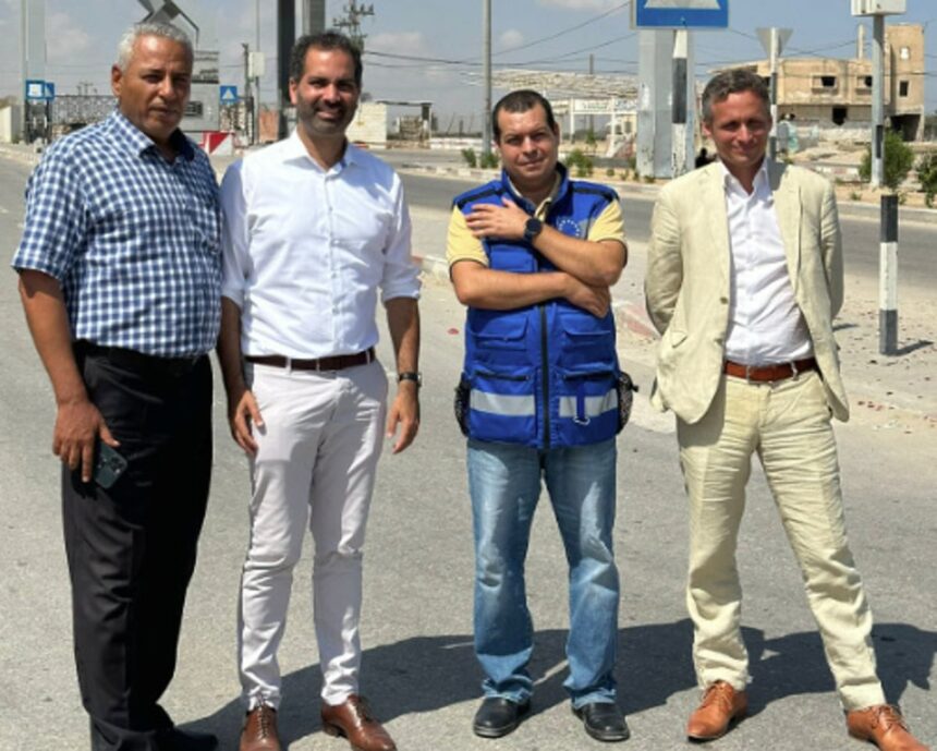 Palestinian angajat al UE în Gaza acuză Bruxellesul de „părăsire” după închiderea biroului. 1 palestinian who worked for eu in gaza accuses brussels of abandoning him after office closed 686e193a35fd1