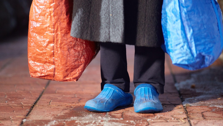 Patru din zece ruși se confruntă cu lipsa economiilor, iar aceeași proporție are rezerve pentru doar 1-2 luni. 1 patru rusi din zece nu au nici un fel de economii tot atatia ar avea rezerve doar pentru maxim 1 2 luni 68728e8644a72