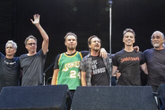pearl jam shocks fans as they reveal departure of beloved drummer matt cameron 686bfd4587fcc