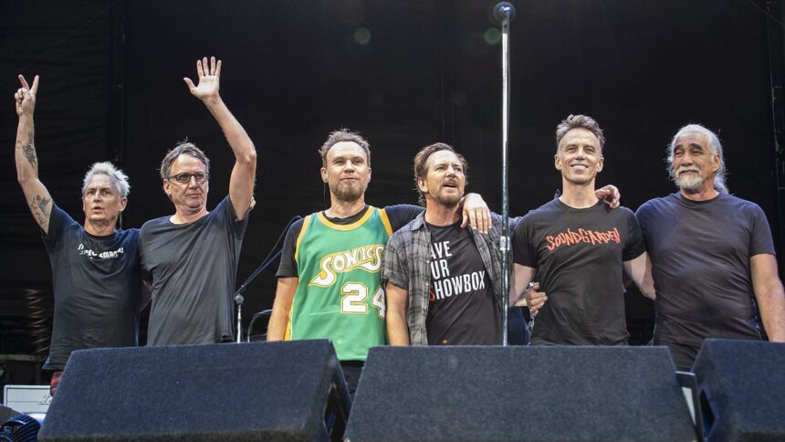 Pearl Jam își surprinde fanii anunțând plecarea apreciatului baterist Matt Cameron. 1 pearl jam shocks fans as they reveal departure of beloved drummer matt cameron 686bfd4587fcc