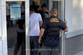 peste 90 de perchezitii vizand eliberarea de documente de identitate cu domiciliu fictiv pentru 1 700 de persoane din fosta urss 686621c203be3