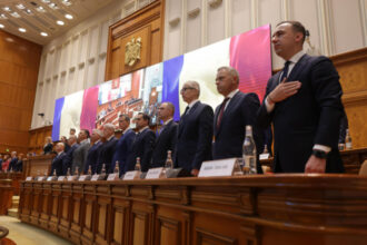 poate opozitia din parlament sa depuna motiune de cenzura cand guvernul bolojan isi va asuma raspunderea pe masurile fiscale 68668278a0d94