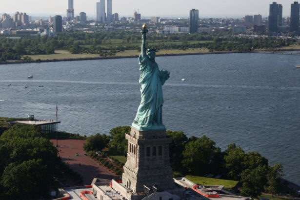 politicile lui trump alunga turistii straini si aduc pierderi de aproape 30 de milioane de dolari studiu 686ba29400415