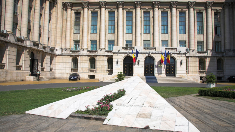 Clarificările MAI privind relocarea unui spațiu din Piața Revoluției: „Inițiativa nu limitează accesul cetățenilor.” 1 precizarile mai legate de transferul unui spatiu din piata revolutiei proiectul nu restrictioneaza accesul public 688a47025e6dd