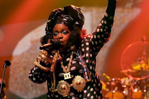real reason global superstar lauryn hill performed to an almost empty stadium at 3 30am after video goes viral 686b350ebf250
