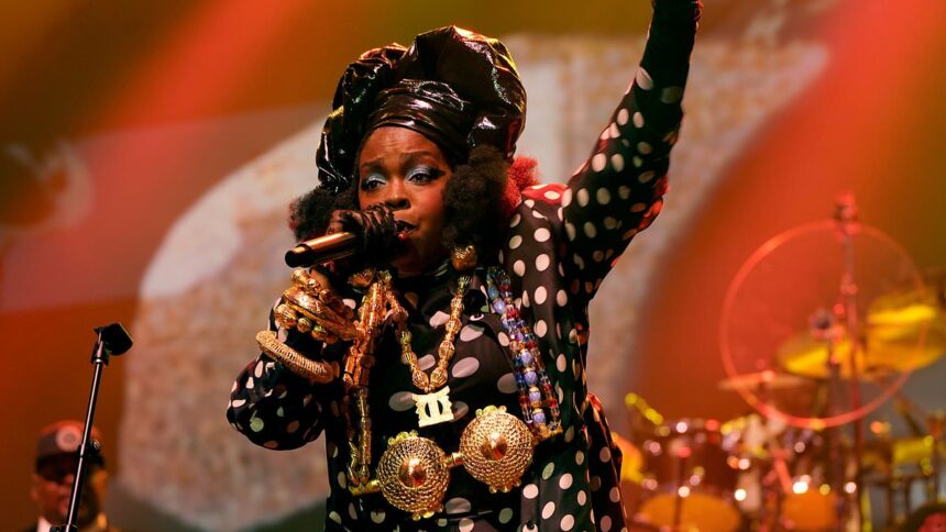 Motivul surprinzător pentru care Lauryn Hill a cântat într-un stadion aproape gol la 3:30 dimineața, după ce un clip a devenit viral. 1 real reason global superstar lauryn hill performed to an almost empty stadium at 3 30am after video goes viral 686b350ebf250