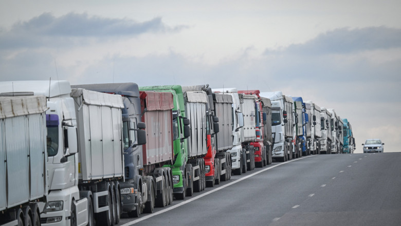 Restricții de circulație pentru camioane în 15 județe, din cauza valului de căldură 1 restrictii de circulatie in 15 judete din tara pentru masinile de mare tonaj din cauza caniculei 6884845ad8f4f