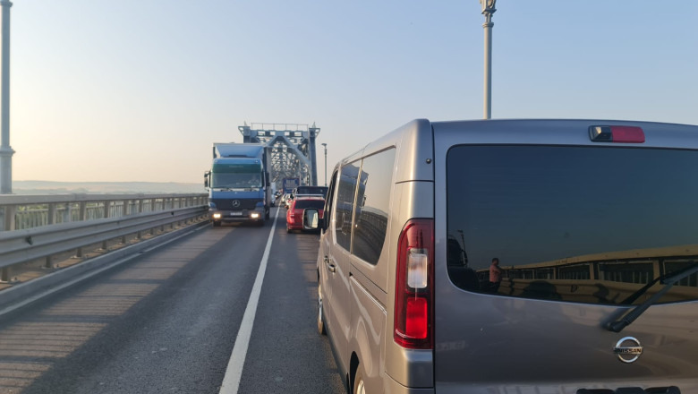 restrictii de circulatie pe podul prieteniei din cauza caniculei masuri pentru protejarea carosabilului si siguranta rutiera 68679ff9625fc