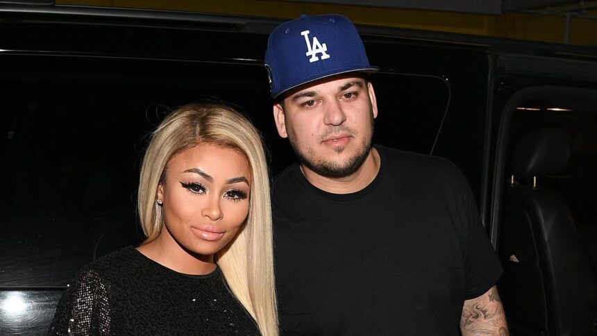 Rob Kardashian își dezvăluie viața amoroasă la opt ani după despărțirea tumultuoasă de Blac Chyna. 1 rob kardashian reveals if hes dating eight years after explosive split from blac chyna 6878479c45a18