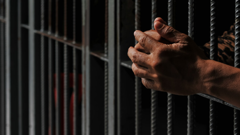 Român descoperit fără viață într-o celulă de izolare dintr-o închisoare italiană. Investigarea include și posibilitatea unei crime. 1 roman gasit mort in sectia de izolare a unei inchisori din italia anchetatorii iau in calcul si ipoteza unui omor 687a64a00bb63