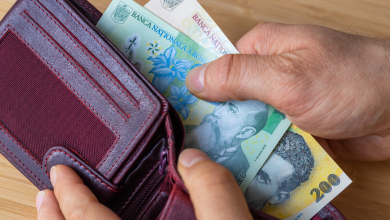 Românii în fața schimbărilor CASS. Specialist: „Am propus o metodă alternativă de calcul Guvernului.” 1 romanii afectati de modificarile privind cass medic am transmis catre guvern o posibila varianta de calcul 687760cfb6185