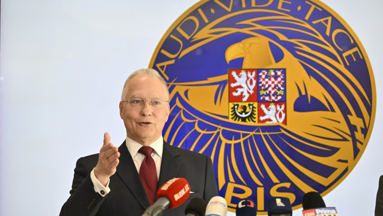 Rusia recrutează migranți pentru a provoca instabilitate în statele Uniunii Europene, afirmă agențiile de informații cehe. 1 rusia angajeaza migranti pentru a semana haos in tarile ue sustin serviciile secrete din cehia 687091766d791