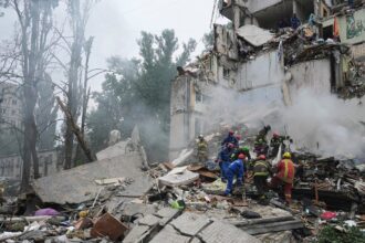 russian strikes on kyiv kill at least six people ukrainian officials say 688b4870c7711