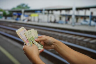 se scumpesc biletele de tren de la 1 august cat vor plati romanii dupa majorarea tva 6888cab4168cc