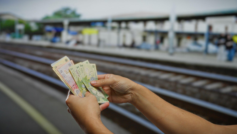 Prețurile biletelor de tren cresc începând cu 1 august. Ce sume vor plăti românii după ajustarea TVA-ului? 1 se scumpesc biletele de tren de la 1 august cat vor plati romanii dupa majorarea tva 6888cab4168cc