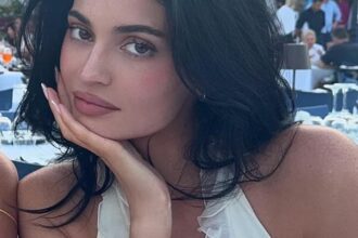 see how kylie jenner 27 brazenly copies her idol jennifer lopez 55 while in greece 68751e8cf2404