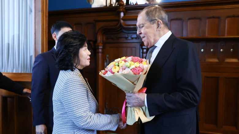 Serghei Lavrov a sosit în Coreea de Nord pentru negocieri cu Choe Son-hui privind colaborarea militară dintre Moscova și Phenian. 1 serghei lavrov a ajuns in coreea de nord discutii cu choe son hui in contextul cooperarii militare dintre moscova si phenian 687153fe3d837