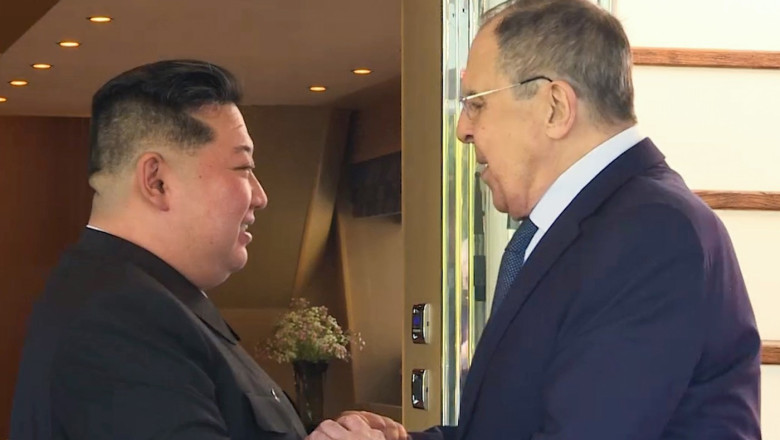 Serghei Lavrov și Kim Jong-un: O întâlnire la Phenian pentru a celebra sprijinul Coreei de Nord în conflictul din Ucraina. 1 serghei lavrov s a intalnit cu kim jong un la phenian a laudat coreea de nord pentru sprijinul oferit rusiei in razboiul din ucraina 6872629669ed3