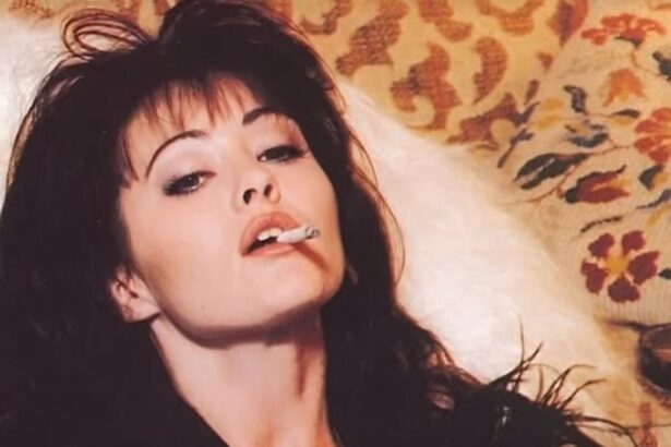 shannen doherty is honored on first anniversary of her death by sarah michelle gellar and rose mcgowan 68742371de2d1