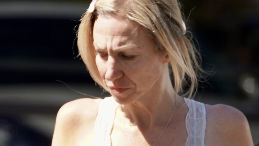 Odată o prințesă a pop-ului din anii '80, acum este imposibil de recunoscut după relația cu Ryan Seacrest și colaborările cu Donald Trump. 1 she was an 80s teen pop princess who dated ryan seacrest and worked with donald trump but is now unrecognizable 686ec87bf230e