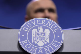 sindicalistii din sanatate si educatie protesteaza astazi in fata parlamentului impotriva masurilor fiscale propuse de noul guvern 686b50f3232dc