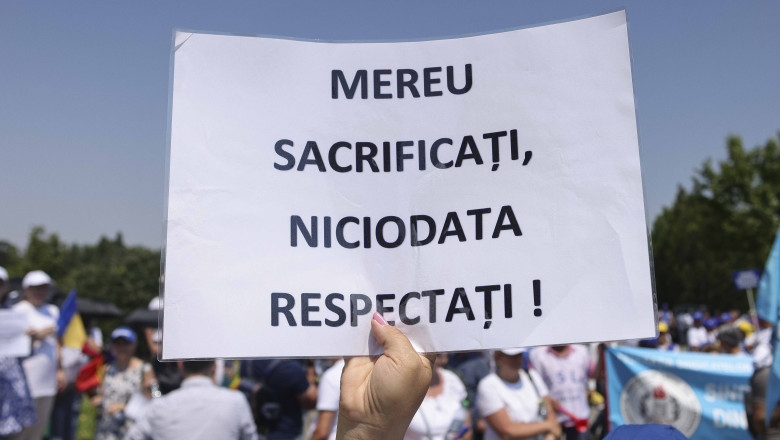 Sindicatele continuă protestele, iar BNS dezvăluie campania „Cutia Neagră a Austerității”. Programul manifestațiilor. 1 sindicatele anunta ca nu vor opri protestele iar bns lanseaza campania cutia neagra a austeritatii calendarul manifestatiilor 686d3e9cb0ca4