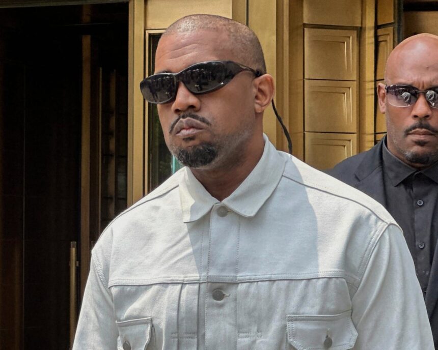 Festivalul din Slovacia, care urma să-l aducă pe Kanye West, a fost anulat după ce mii de oameni au semnat o petiție împotriva artistului controversat. 1 slovakia festival hosting kanye west cancelled after thousands sign petition condemning heil hitler rapper 6870c3920e2fb