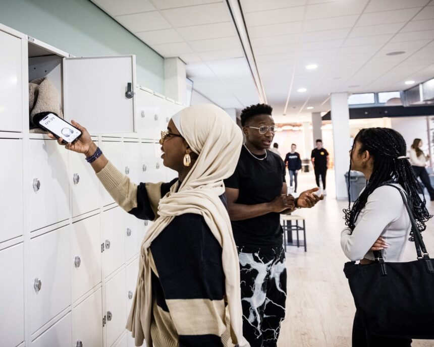 Interzicerea smartphone-urilor în școlile din Olanda a dus la îmbunătățirea învățării, arată un studiu. 1 smartphone bans in dutch schools have improved learning study finds 6867e8171bcd3