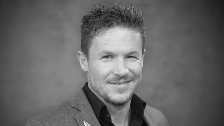 Cer înflăcărat dedicat legendarei figuri a sportului, Felix Baumgartner, înainte de a-și găsi odihna în Austria 1 spectacol aerian privat in onoarea celebrului sportiv felix baumgartner inainte ca acesta sa fie inmormantat in austria 688a576175bfb