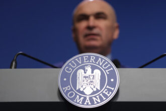 standard poors mentine ratingul romaniei dar si perspectiva negativa mai ales pentru ca prim ministrul bolojan se va retrage 6881df9503c2d