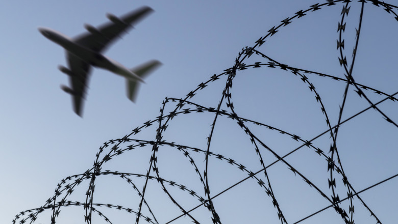 SUA au demarat o operațiune de repatriere. Destinația „indivizilor extrem de riscanți, pe care nici măcar națiunile lor nu i-au dorit”. 1 sua au anuntat un zbor de deportare unde au fost trimisi barbarii atat de periculosi pe care nici propriile tari nu i au vrut 68773e0b1b43c