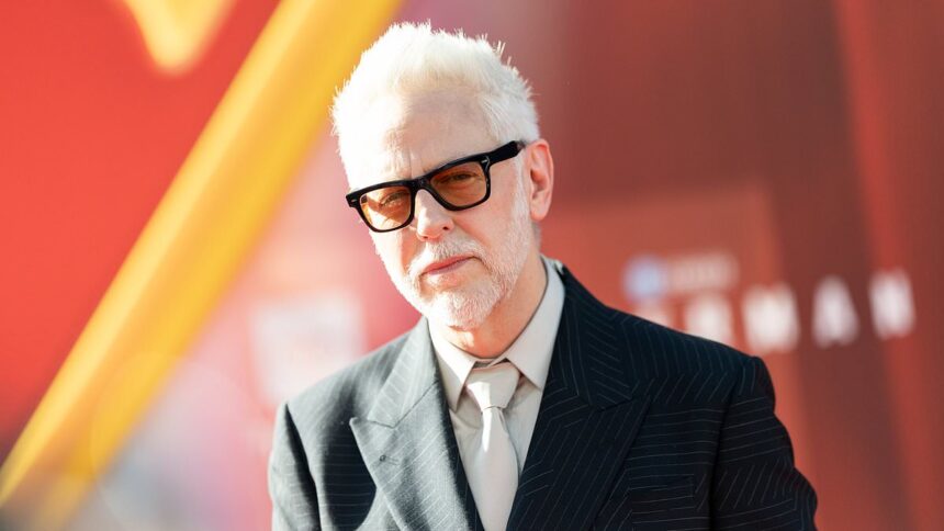 Regizorul Superman, numit 'Superwoke', se confruntă cu reacții dure după ce l-a descris pe Omul de Oțel drept 'imigrant'. 1 superman director called superwoke as he faces backlash for calling the man of steel an immigrant 686da225ce3e3