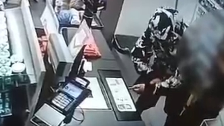 Tânăr prins în Capitală după ce a jefuit un magazin de provizii, revenind ulterior pentru a fura bani din casa de marcat. 1 tanar arestat in capitala dupa ce a furat alimente dintr un magazin iar apoi a revenit ca sa sustraga bani din casa de marcat 68754b3c1adc2