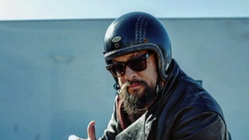 terrifying moment jason momoa races toward horrific car crash to help unconscious man treated at scene 68743c49ebea5